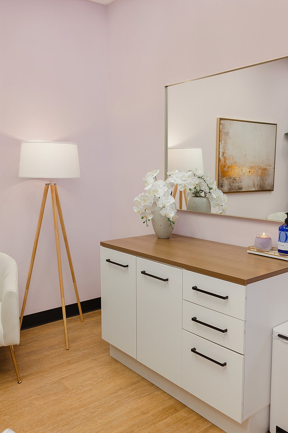 Modern room with lamp and decorative flowers.